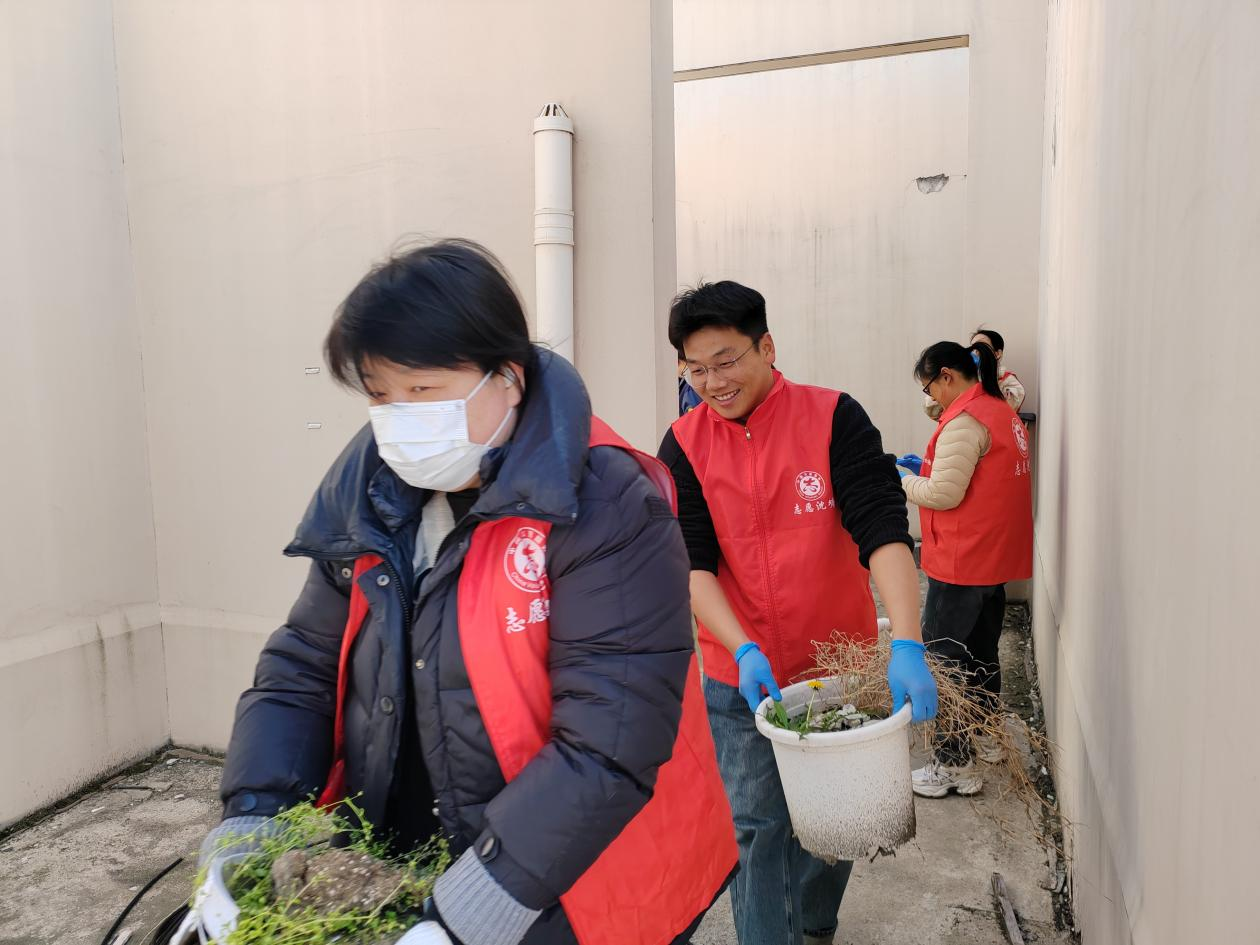 3.13一支部志愿服务活动1.png
